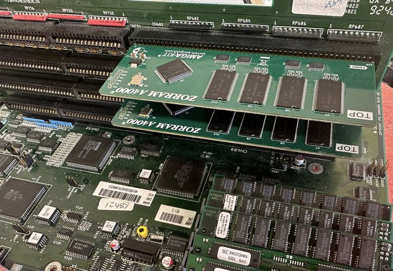 File:Zorram a4000 installed 512mb.jpg